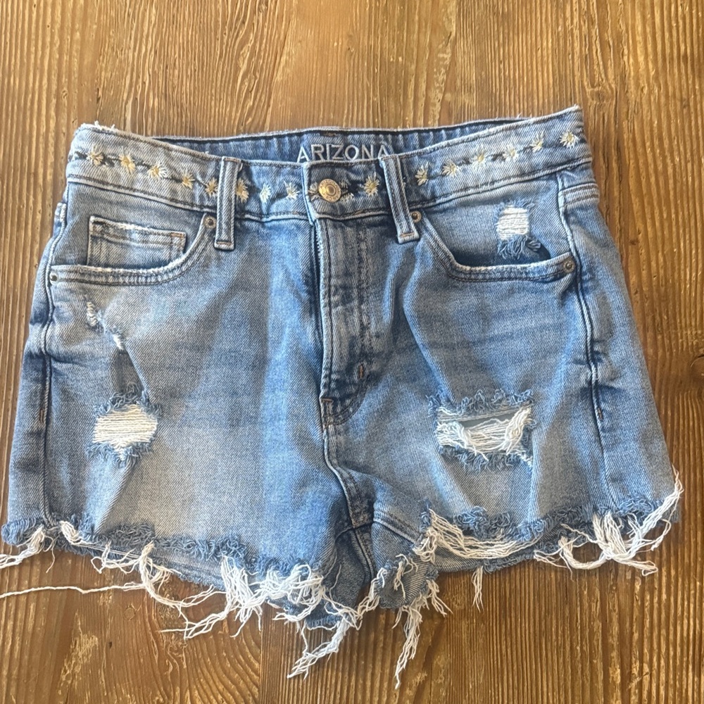 Arizona Jean Company Hi Rise Light Blue Distressed Jean Shorts sz 5